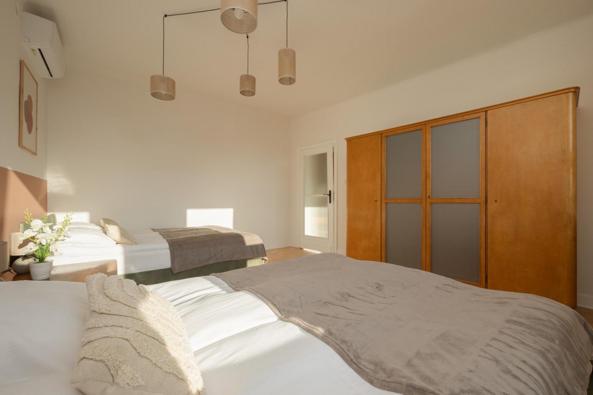 Apartment For 6 People Near Royal Baths Park By Renters Prestige Варшава Экстерьер фото